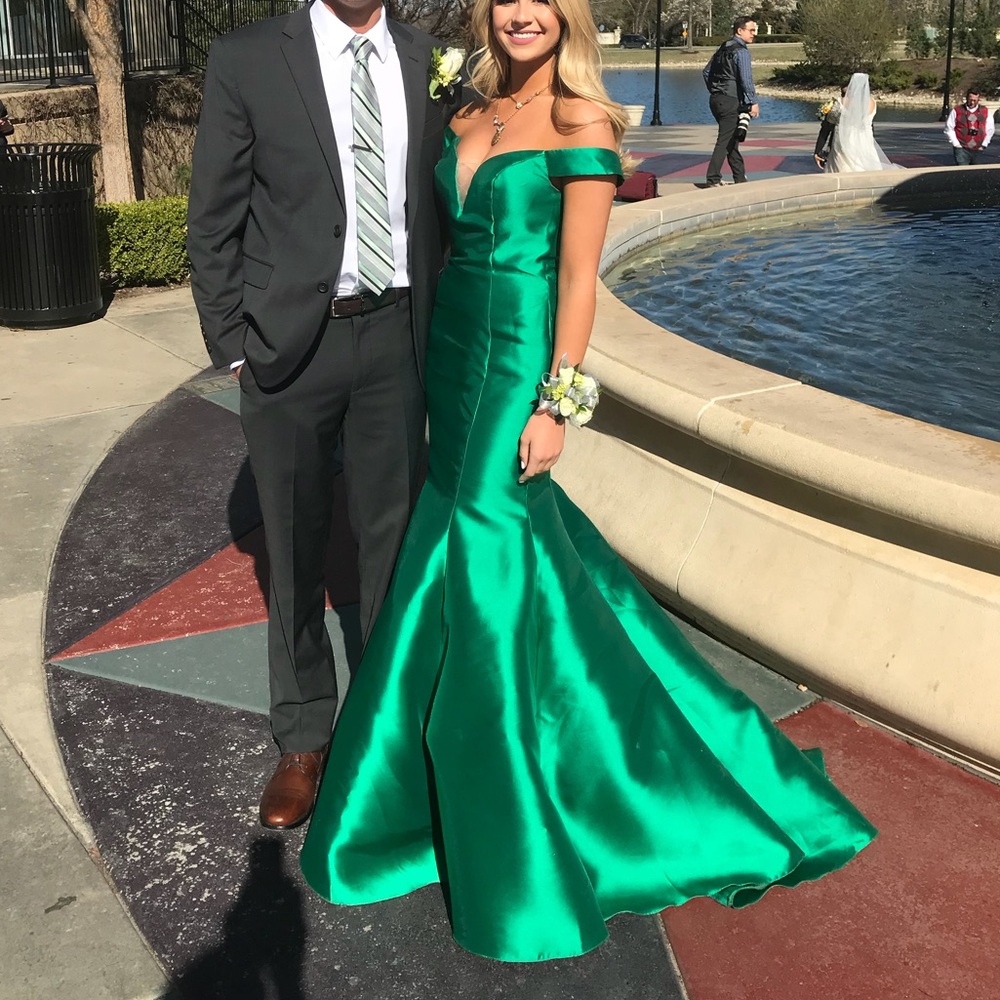 Emerald green mermaid style prom dress
